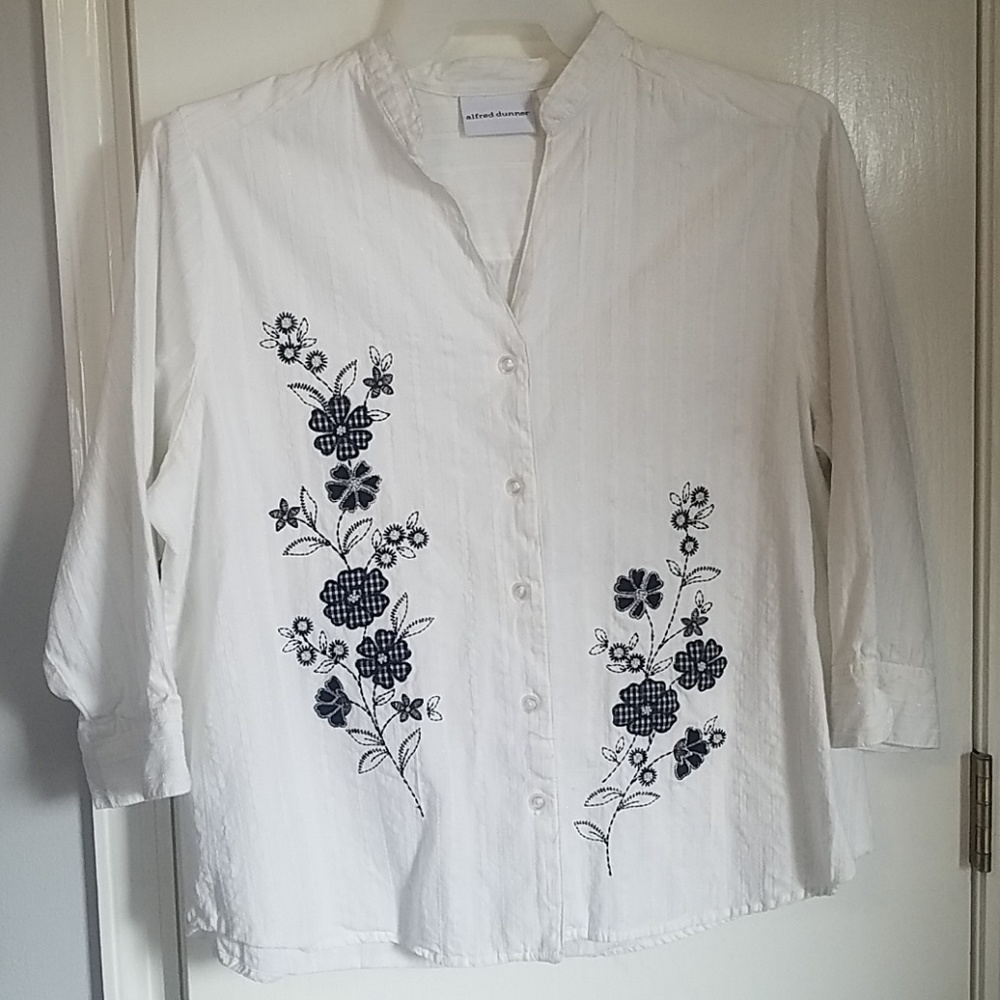 White blouse mid sleeve